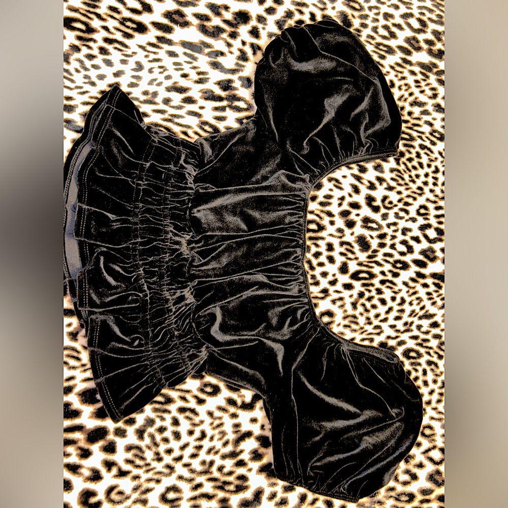 Forever 21 Black Velvet Elegant Runched Blouse Top Puff Sleeve Stretchy Medium